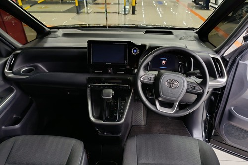 2022 Toyota Voxy 2.0L AT tua