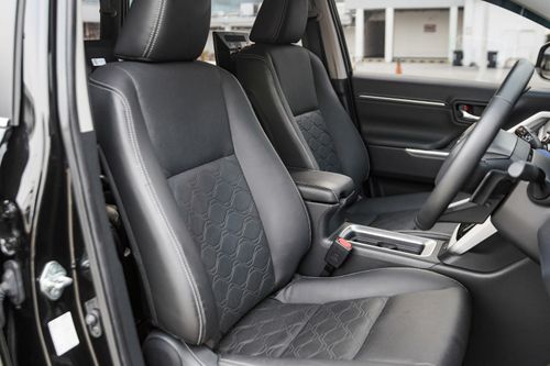 Dijual 2023 Toyota Kijang Innova Zenix Hybrid EV 2.0L Q HV CVT TSS Modellista bekas