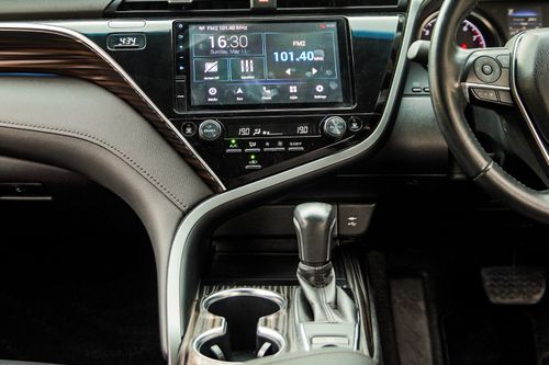 Dijual 2021 Toyota Camry V 2.5L AT bekas