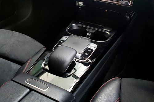 2019 Mercedes Benz CLA-Class 200 AMG Line bekas