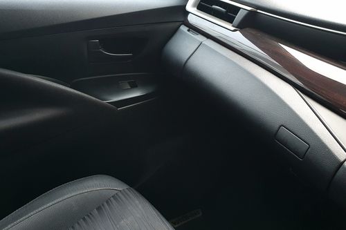 2021 Toyota Kijang Innova REBORN 2.0 G AT LUX bekas