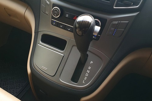 Dijual 2018 Hyundai H1 Xg Gas Next Gen bekas