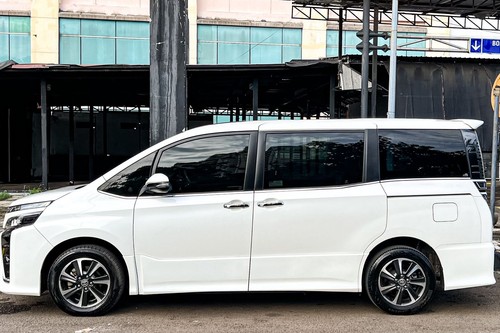 Dijual 2019 Toyota Voxy 2.0L AT bekas