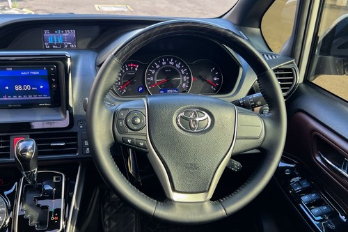 Dijual 2019 Toyota Voxy 2.0L AT bekas