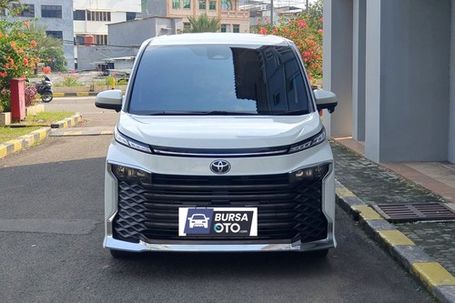 2022 Toyota Voxy 2.0 CVT