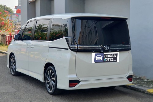 2022 Toyota Voxy 2.0 CVT tua