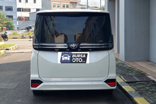 Dijual 2022 Toyota Voxy 2.0 CVT bekas