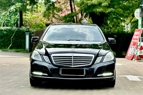 2010 Mercedes Benz E-Class  E 300 ELEGANT bekas