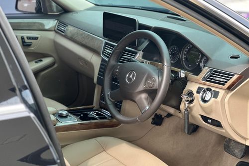 Old 2010 Mercedes Benz E-Class E 300 ELEGANT