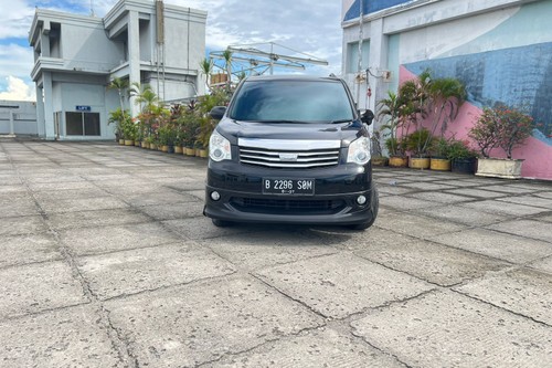 Used 2016 Toyota NAV1 V A/T LIMITED LUXURY