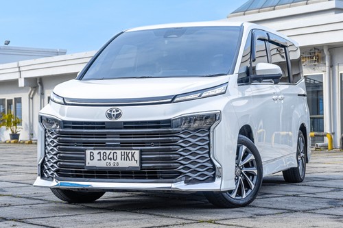 2023 Toyota Voxy 2.0L AT bekas