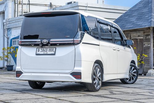 2023 Toyota Voxy 2.0L AT tua