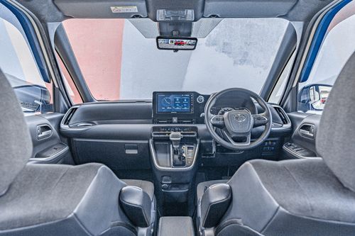 2023 Toyota Voxy 2.0L AT bekas
