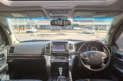 2012 Toyota Land Cruiser VX-R bekas