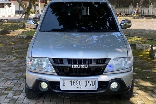 2005 Isuzu Panther LM 2.5L MT bekas
