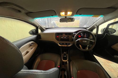 2013 Kia Rio MT 1.4 HB tua