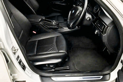 2012 BMW 3 Series Sedan  320i E90 AT EXCECUTIVE STEPTR