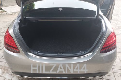 Second hand 2020 Mercedes Benz C-Class Sedan C 300 AMG Line 