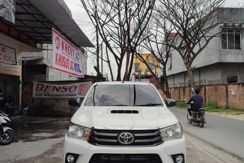 2015 Toyota Hilux  DC 4X4 2.4 E MT DIESEL
