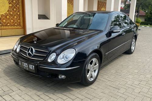 2003 Mercedes Benz E-Class E 240 Elegance bekas