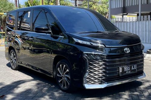 2022 Toyota Voxy 2.0L AT Bekas