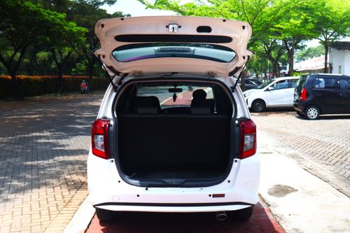 2021 Daihatsu Sigra 1.2 R AT bekas