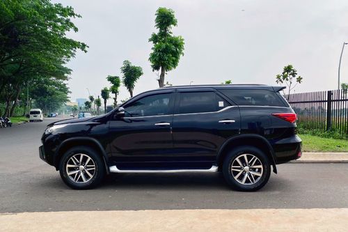 Dijual 2016 Toyota Fortuner 2.4 VRZ AT bekas