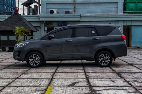 Dijual 2022 Toyota Innova DIESEL G 2.4 AT bekas