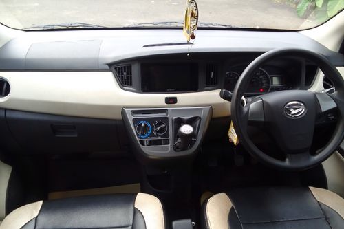 2016 Daihatsu Sigra 1.2 R MT DLX bekas