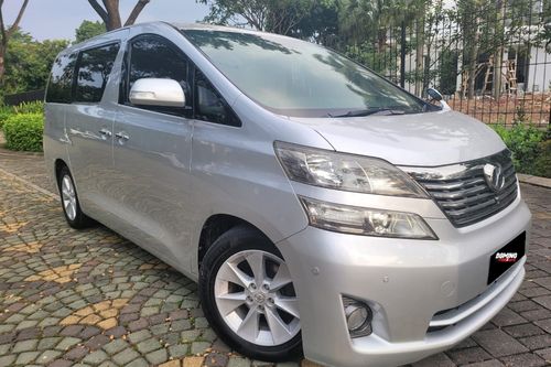 Second hand 2011 Toyota Vellfire 2.4 V AT 