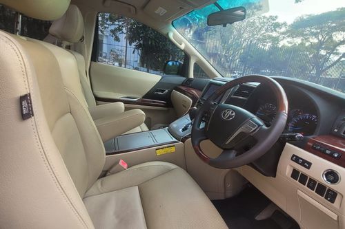 Second hand 2011 Toyota Vellfire 2.4 V AT 
