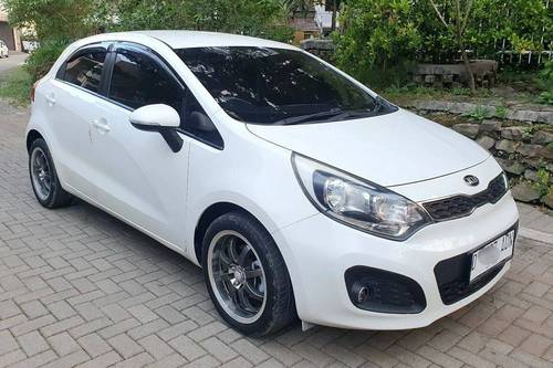 2014 Kia Rio  SE 1.4L AT bekas