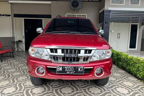 2012 Isuzu Panther Grand Touring 2.5L MT