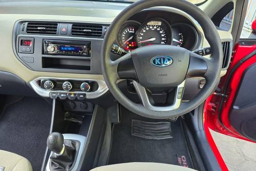 2013 Kia Rio  MT 1.4 HB