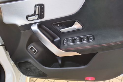 2019 Mercedes Benz CLA-Class 200 AMG Line bekas
