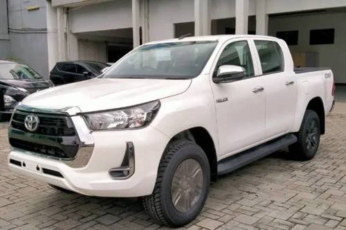 2023 Toyota Hilux 2.4L D-Cab E MT