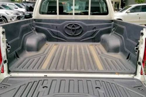 2023 Toyota Hilux 2.4L D-Cab E MT