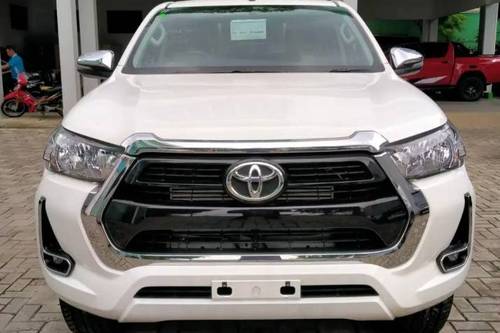 2023 Toyota Hilux 2.4L D-Cab E MT