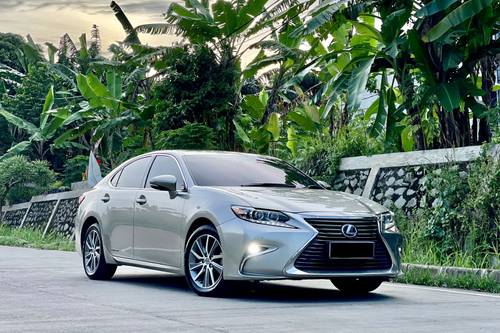 Second Hand 2017 Lexus ES  300h