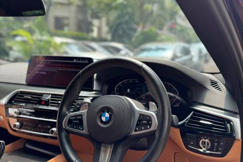 2021 BMW 5 Series Sedan  520i M Sport