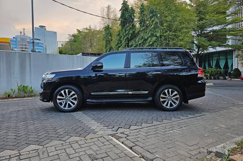 2019 Toyota Land Cruiser VX-R