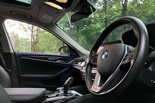 2019 BMW 5 Series Sedan  530i Luxury