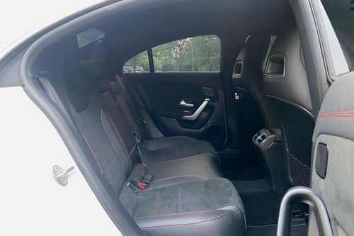 2019 Mercedes Benz CLA-Class 200 AMG Line bekas