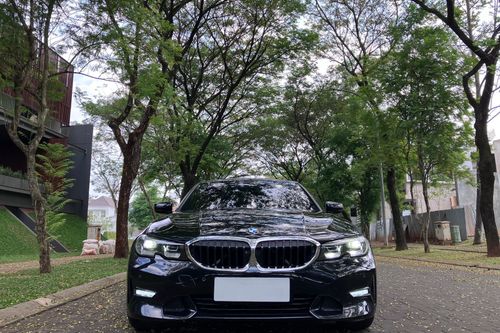 2022 BMW 3 Series Sedan 320i M Sport bekas