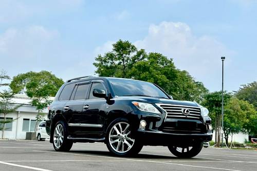 Used 2011 Lexus LX 570 LUX AT