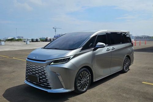 Second hand 2024 Lexus LM 350 (7-Seater) 
