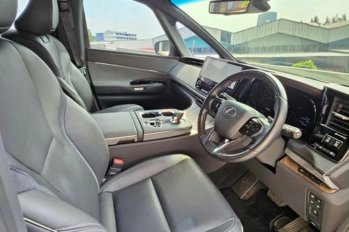 Old 2024 Lexus LM 350 (7-Seater)