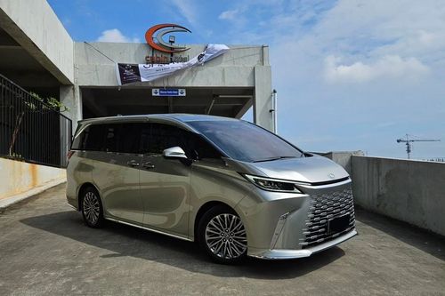 Second hand 2024 Lexus LM 350 (7-Seater) 