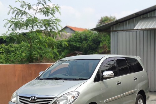 2011 Toyota Kijang Innova G LUXURY AT BENSIN