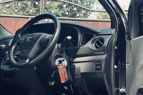 2023 Daihatsu Sigra 1.2 R MT bekas